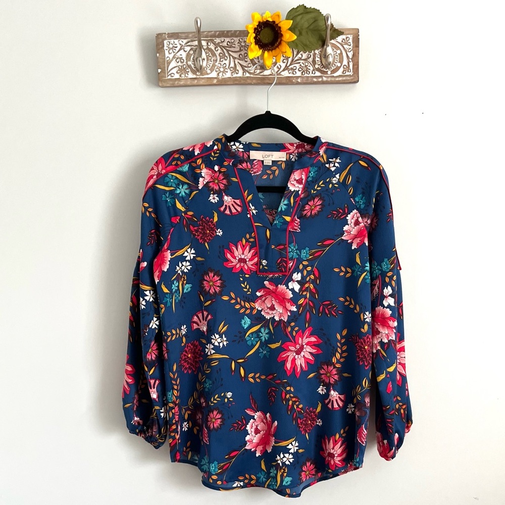 LOFT Wildflower Floral Crepe Split Neck Raglan Sleeve Blue-Size Small Petite
